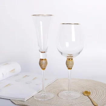 Пном пен на коктейлна чаша погълнат бормашина вино на чаша за шампанско кристална чаша гроздов чаша за червено вино, чаша за вино